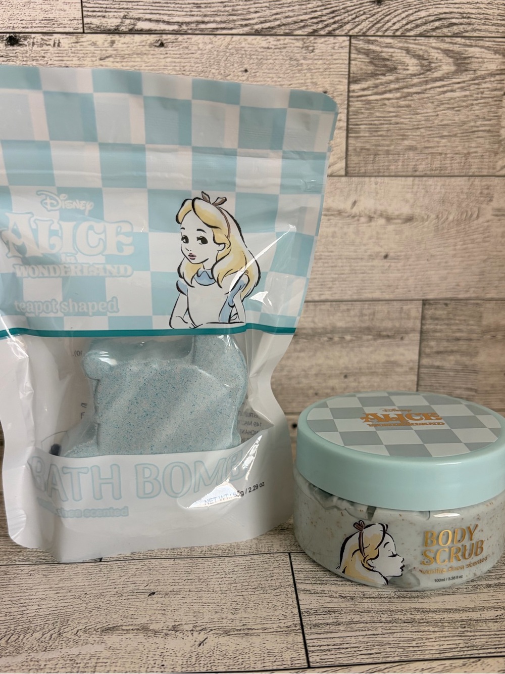 Disney Alice in Wonderland Blue Bath Bomb & Body Scrub Set
